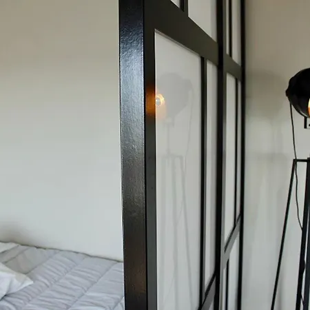Le Consul : Studio Moderne
